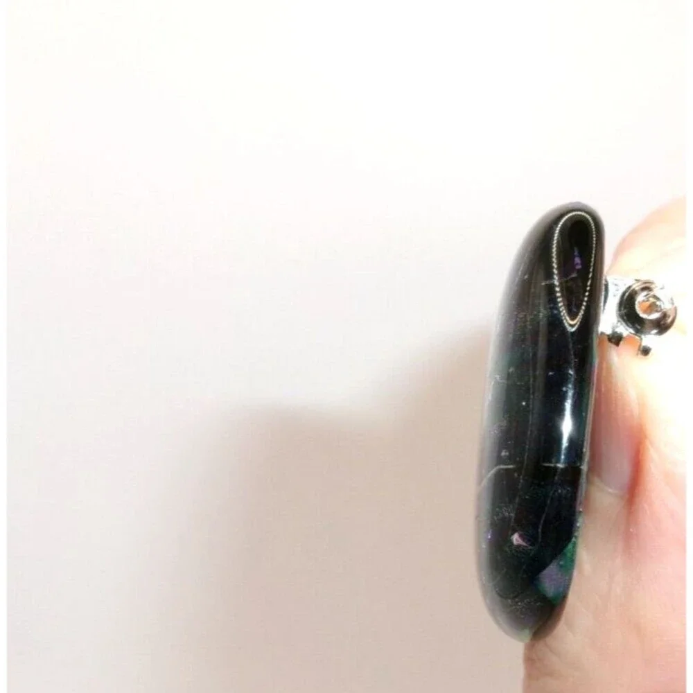 Unbranded dichroic glass